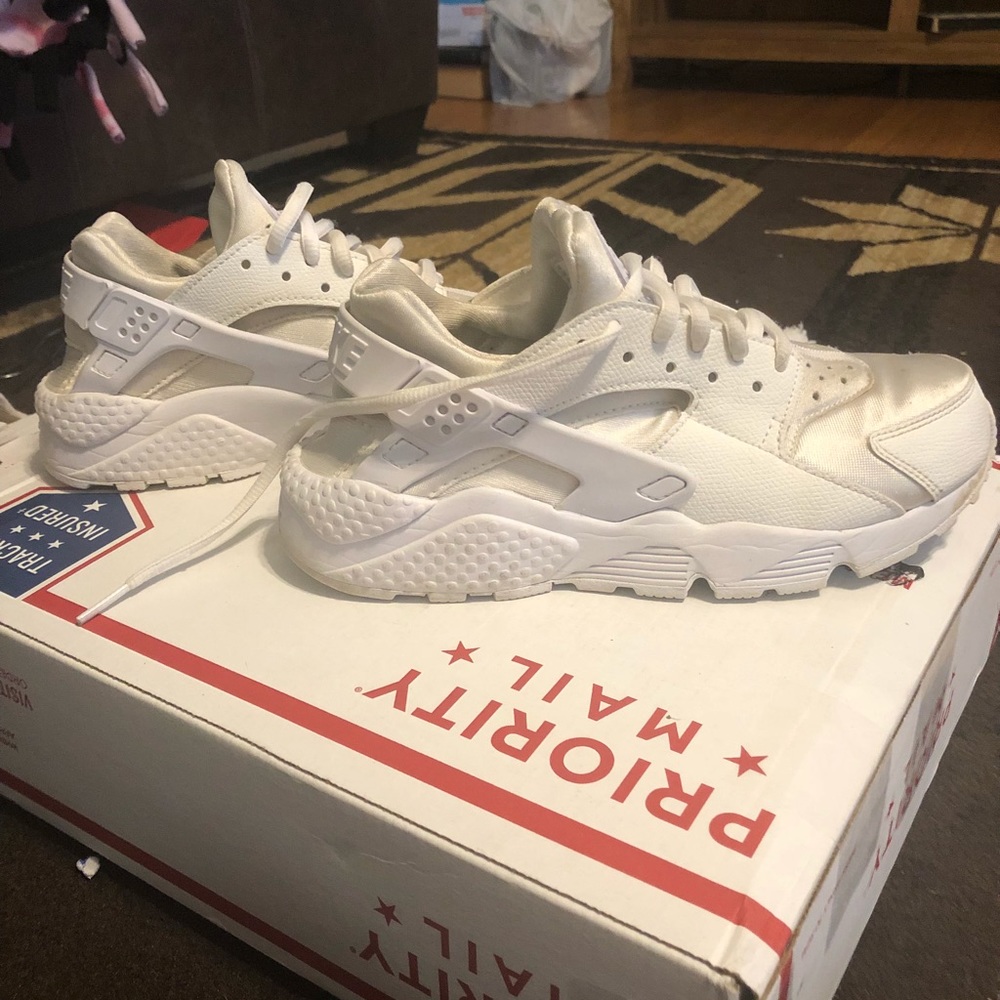 White Nike Huarache size 7